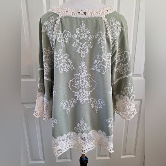 Democracy Sage Green Embroidered Peasant Top White Lace Boho Blouse - 1X EUC - Picture 8 of 12
